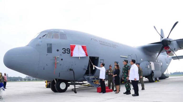 Pesawat Super Hercules Diserahkan ke TNI, Jokowi : Ini Pesawat yang Sangat Canggih