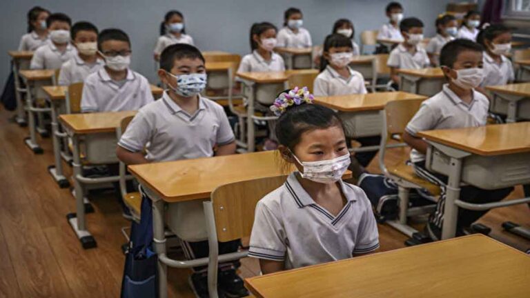 Paru-paru Putih untuk Flu? Masyarakat Mempertanyakan Pihak Berwenang Menggunakan Istilah Ini untuk Menutupi Gelombang Kedua Pandemi