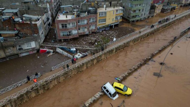 <strong>Setelah Dilanda Gempa, Banjir Besar Menerjang Turki yang Memakan Korban Jiwa </strong>