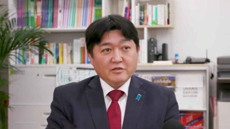 <strong>Komentator Politik Jepang : Master Li Menunjukkan Cara Mengumpulkan Kebajikan dengan Berbuat Kebaikan</strong>