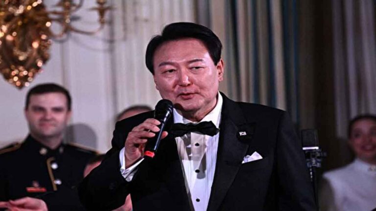 Presiden Korsel Yoon Suk-yeol Lantunkan Lagu American Pie di Resepsi Gedung Putih dan Biden Menghadiahkan Gitar yang Berharga Untuknya