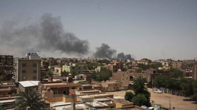 Pertempuran Sengit di Ibu Kota Sudan Berlanjut, Negara-negara Lain Memulai Operasi Mengevakuasi Warganya