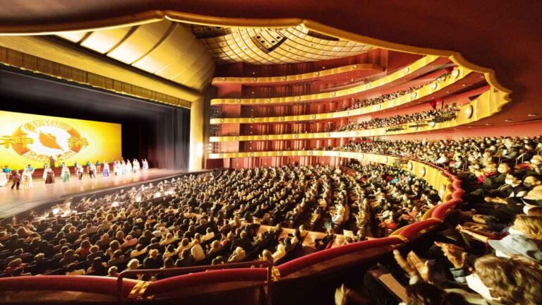 Lusinan Pejabat New York Menyambut Pertunjukan Kembali Shen Yun di Lincoln Center