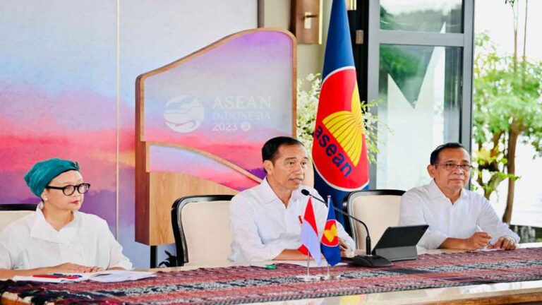 Jokowi Serukan Setop Kekerasan, Konvoi Rombongan Pejabat ASEAN Diserang Saat Mengirimkan Bantuan ke Myanmar