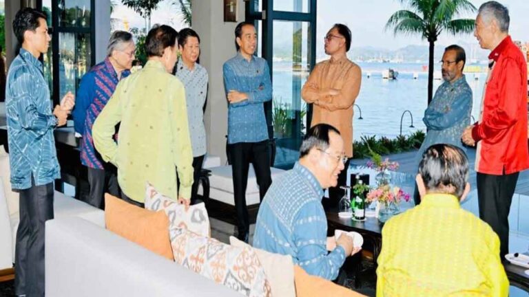 Para Pemimpin Negara Mengenakan Baju Tenun Songke Manggarai Pada Hari ke-2 KTT ASEAN di Labuan Bajo