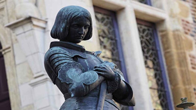 Santa Jeanne d’Arc : Mukjizat yang Dilecehkan
