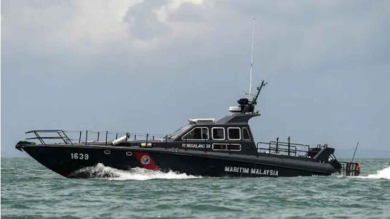 Malaysia Menahan Kapal Tiongkok yang Diduga Menjarah Bangkai Kapal Perang Inggris
