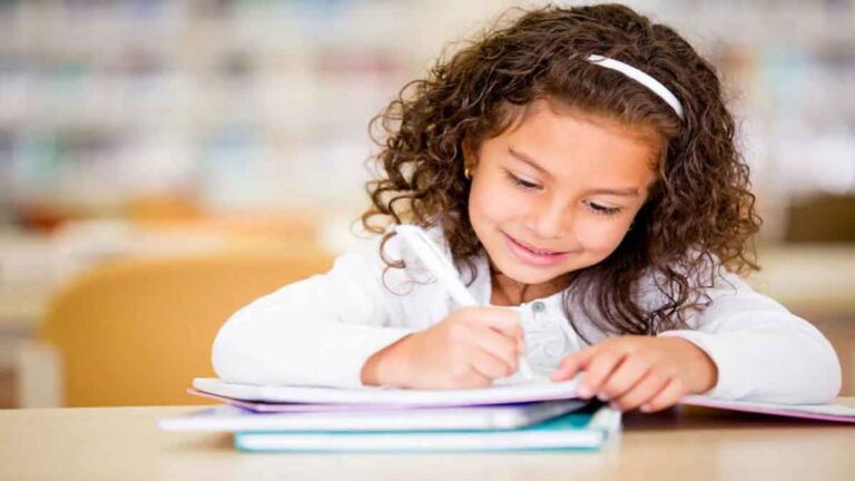 7 Tips Sederhana Mengajak Anak-anak Menulis