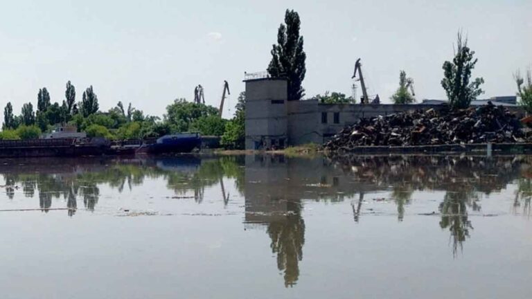 Ukraina Menuduh Rusia Meledakkan Bendungan Kakhovka, Banjir Mengancam Warga Pesisir Selatan