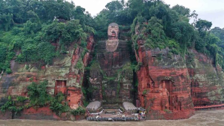 Pengelolaan Buddha Raksasa Leshan di Sichuan Tiongkok Dijual Pemda dengan Harga Setara Rp 3,5 Triliun Karena Krisis Keuangan