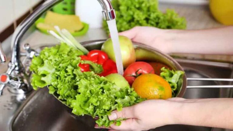 Mengapa Mencuci Buah dan Sayuran Sangat Penting ? – Pakar Medis Memberikan Tips