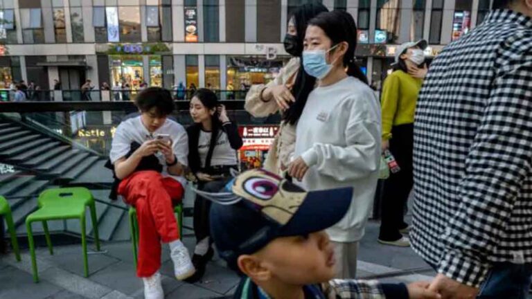 Wabah Kembali Mengganas di Tiongkok, Pasien Positif Ulang Bertambah, Banyak Staf Medis Terinfeksi