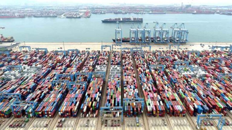 Produksi Peti Kemas Tiongkok Turun di Tengah Kemerosotan Industri Pelayaran
