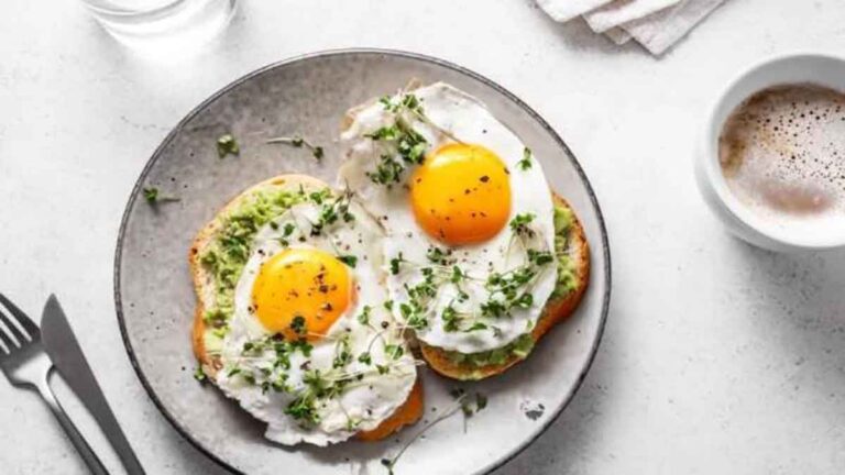 Apakah Hanya Menyantap Putih Telur Ketimbang Kuningnya? Apakah Telur Meningkatkan Kolesterol Hingga Menyebabkan Penyakit Kardiovaskular?