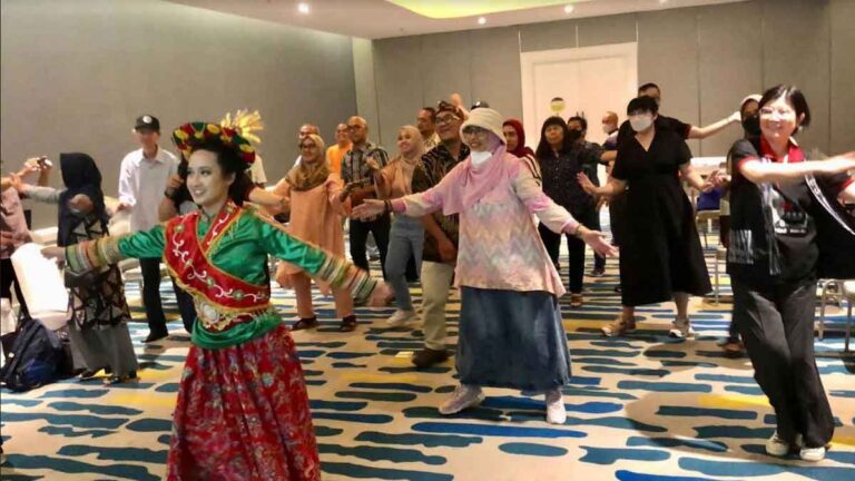 Rti Menghelat Temu Pendengar Lintas Usia di Ibukota Jakarta, Bernyanyi Bersama Lantunkan Perdamaian Dunia