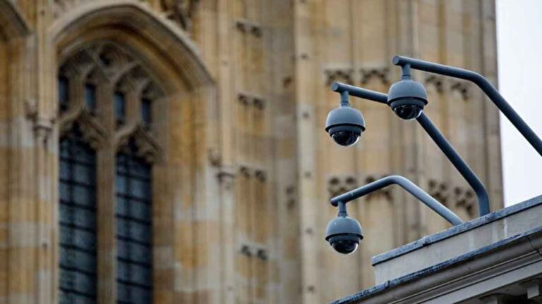 Inggris akan Melepas Kamera Pengawas Buatan Tiongkok yang Terpasang di Departemen Pemerintah
