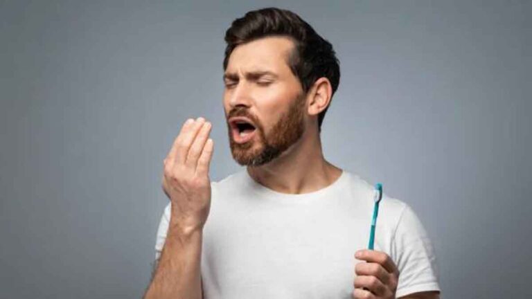 Dokter Gigi Mengajarkan Kita Cara Mendeteksi Sendiri Bau Mulut dan Pencegahannya