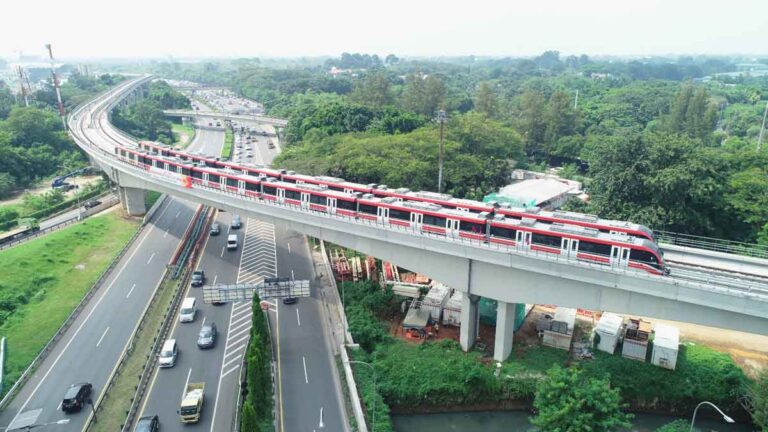 Sepanjang 2023 LRT Jabodebek Angkut Lebih dari 4 Juta Pengguna 