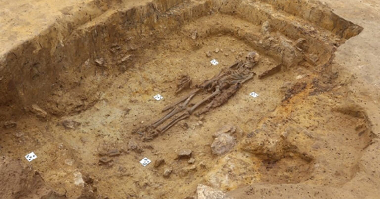 Prajurit Abad Pertengahan Awal Ditemukan Terkubur dengan Senjatanya di Jerman