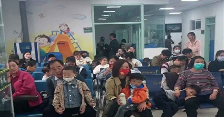 Anak-anak dengan Gejala ‘Paru-Paru Putih’ Membanjiri Rumah Sakit di Tiongkok; Kekhawatiran Meningkat atas Gelombang Baru COVID-19
