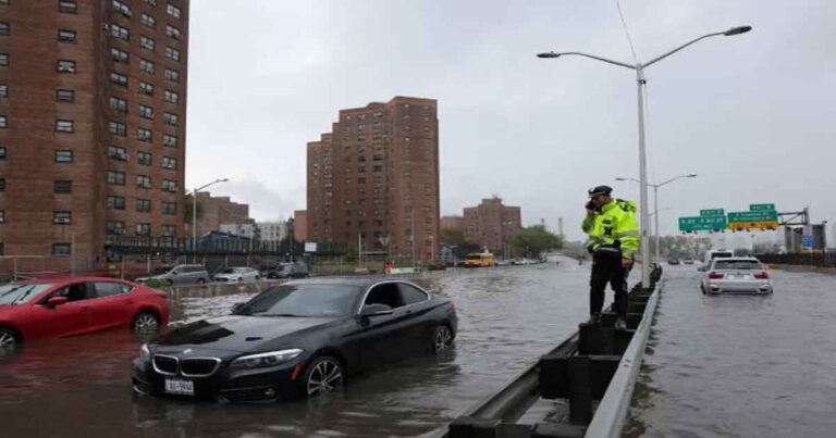 Dilanda Banjir Besar!  New York Memasuki Darurat Hingga Kendaraan Terendam dan Perjalanan Kereta Bawah Tanah Ditangguhkan