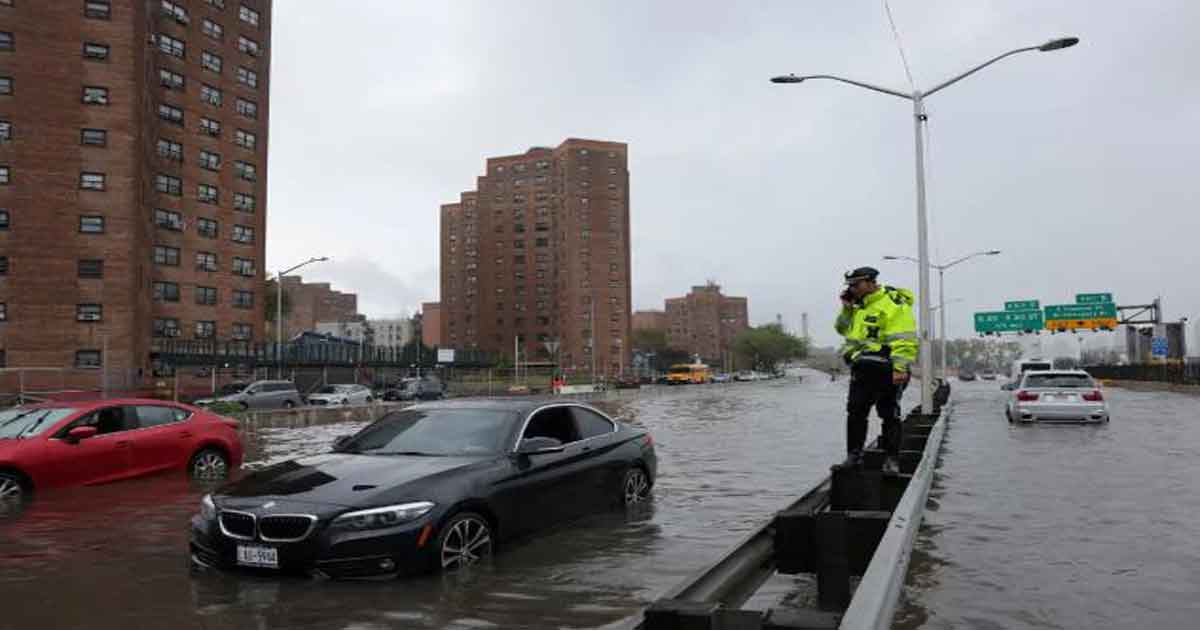 Dilanda Banjir Besar! New York Memasuki Darurat Hingga Kendaraan ...