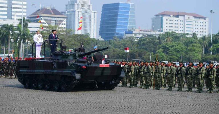 Presiden Jokowi Pimpin Peringatan HUT ke-78 TNI di Monas