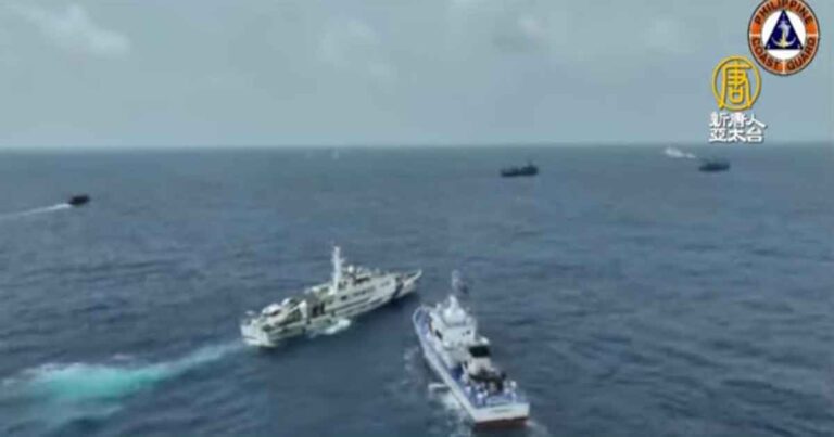 Kutuk Arogansi! Hanya Jarak 1 Meter Lagi Kapal Tiongkok akan Menabrak Kapal Filipina