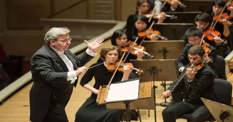 Konduktor Orkestra Simfoni Shen Yun Berbicara Tentang Inspirasi di Balik Musik