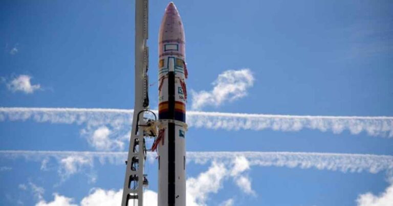 Pertama di Eropa, Perusahaan Swasta Spanyol Berhasil Meluncurkan Roket