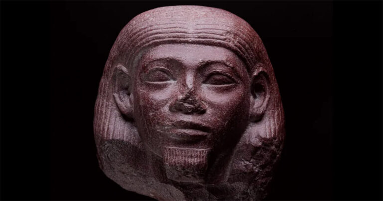 Bagaimana Seorang Anak Skotlandia yang Menggali Kentang Menemukan ‘Mahakarya’ Mesir Kuno