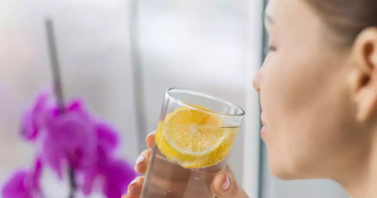Haruskah Anda Minum Air Lemon Setiap Hari? Simak Apa yang Dikatakan Ahli Diet Berikut !