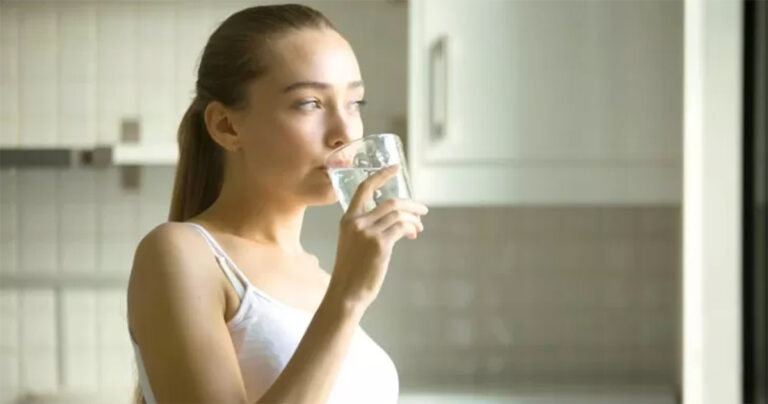 Ini Sebabnya Sangat Penting untuk Segera Minum Segelas Air Setelah Bangun Tidur