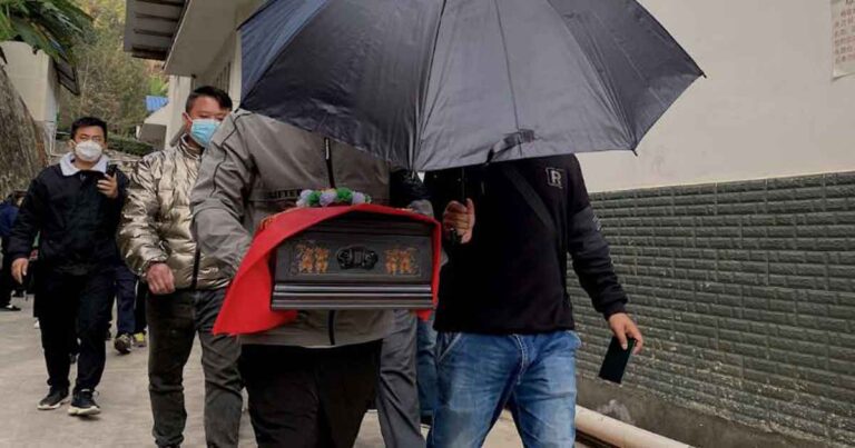 Bisnis Guci Abu Kremasi Sedang Booming di Tiongkok, Wabah Mungkin akan Merebak Luas Saat Tahun Baru Imlek
