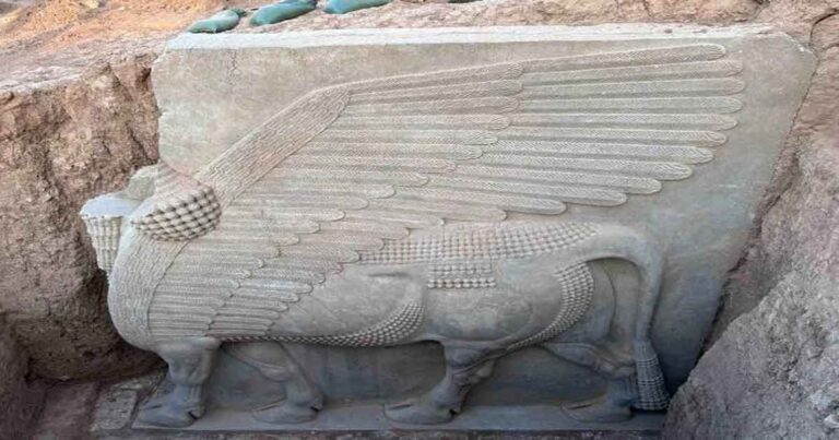 Patung Penjaga Asiria Tanpa Kepala Berusia 2.700 Tahun Ditemukan di Irak, Di Sinilah Kepalanya Ditemukan!
