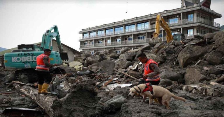 Anjing Pelacak dan Penyelam Dikerahkan Bantu Operasi SAR Banjir Bandang Humbang Hasundutan