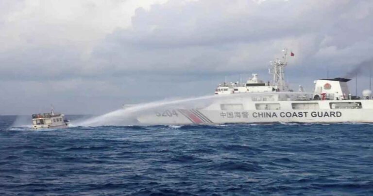Filipina Menuduh Kapal Penjaga Pantai Tiongkok Kembali Melakukan Intersepsi Berbahaya di Perairan Scarborough Shoal