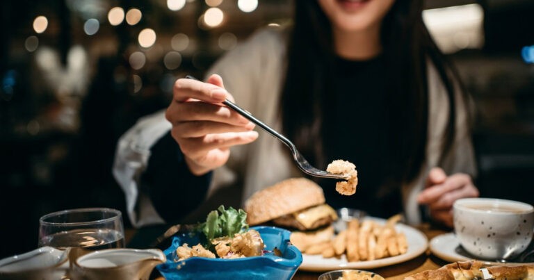 Studi: Makan Malam Setelah Jam 9 Malam Meningkatkan Risiko Stroke Sebesar 28%