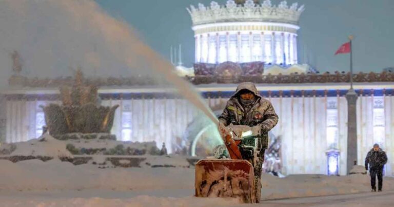 Suhu di Siberia Turun Hingga Minus 50 Celcius Saat Rekor Salju Selimuti Moskow