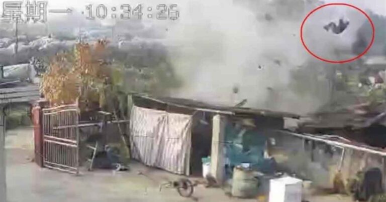 Pria Warga Meishan, Sichuan, Tiongkok Terlempar ke Udara oleh Ledakan Gas Metana