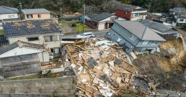 Hampir 60 Orang Tewas Akibat Gempa di Jepang, Kerak Bumi Bergeser