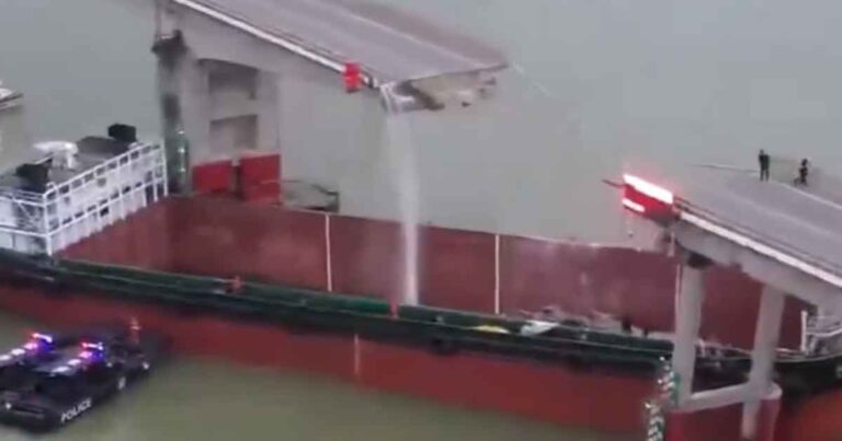 Jembatan Lintas Laut di Guangzhou, Tiongkok Putus Tertabrak Kapal, Banyak Kendaraan Termasuk Bus Jatuh Hingga Menyebabkan Korban Jiwa