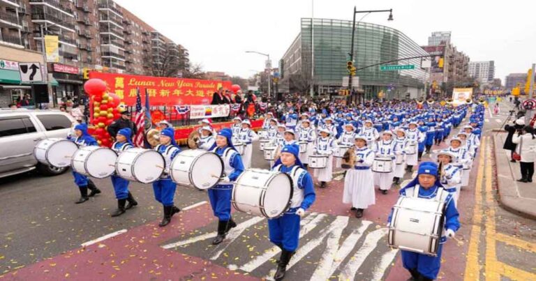Pawai Tahun Baru Imlek oleh Barisan Praktisi Falun Gong di New York Menyajikan Budaya dan Keyakinan Tradisional