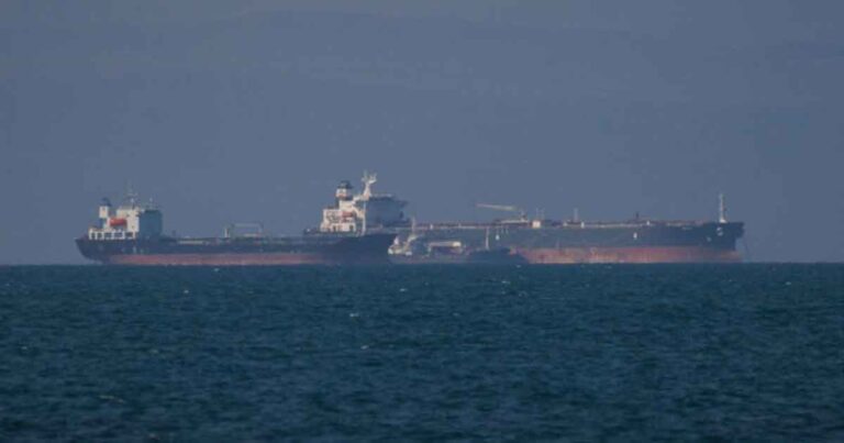 Kapal Tanker Minyak Tiongkok Diserang di Laut Merah, Militer AS Baku Tembak dengan 6 Drone Houthi