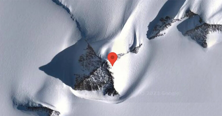 ‘Piramida’ Misterius Ditemukan di Antartika di Bawah Es