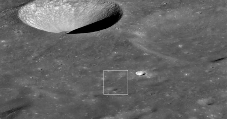 NASA Memotret Objek yang Mengorbit Bulan