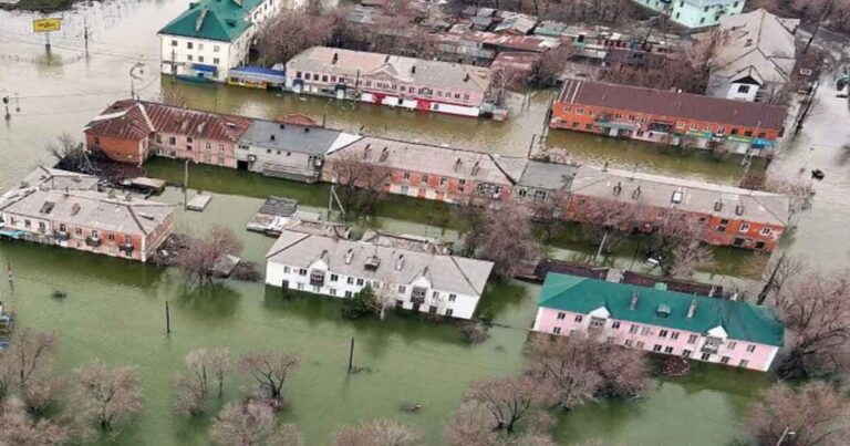 Sungai Ural Meluap Hingga Menyebabkan Rekor Banjir Terparah di Rusia dan Kazakhstan