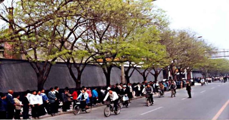 Tonggak Penegakan Moralitas Manusia : Kisah Pengajuan Petisi Damai 25 April 1999  di Beijing