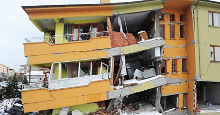 4 Perilaku yang Paling Berbahaya Saat Terjadi Gempa Bumi