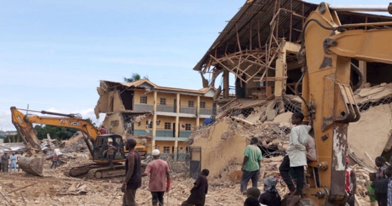 Gedung sekolah Runtuh Saat Siswa Mengikuti Ujian di Nigeria, Menewaskan 21 Orang